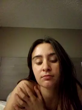 freakylittlebitch69 online show from October 21, 10:36 pm