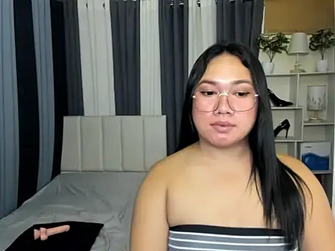 TsUncutKaren online show from March 10, 6:17 am