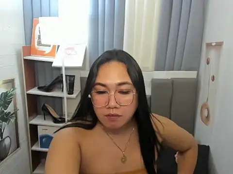 TsUncutKaren online show from December 18, 8:35 pm