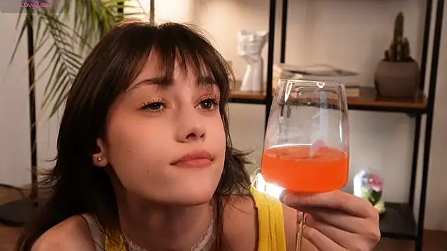 Snapshot of ttragedienne chatting on October 8, 2:32 pm ttragedienne online show from October 8, 2:32 pm