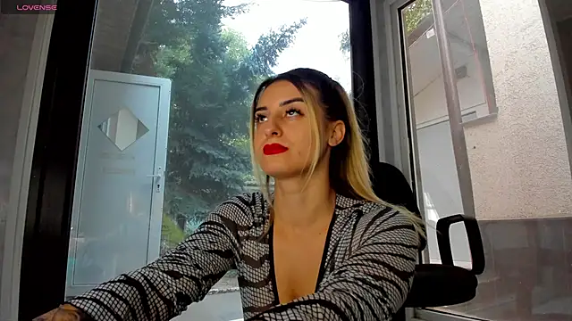 Snapshot of Ella_Vee chatting on September 11, 4:46 am Ella Vee online show from September 11, 4:46 am