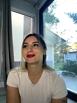 Snapshot of Ella_Vee chatting on September 24, 4:44 am Ella Vee online show from September 24, 4:44 am
