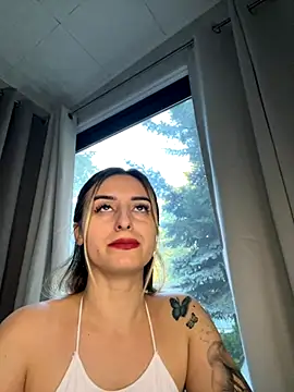 Snapshot of Ella_Vee chatting on September 16, 4:42 am Ella Vee online show from September 16, 4:42 am
