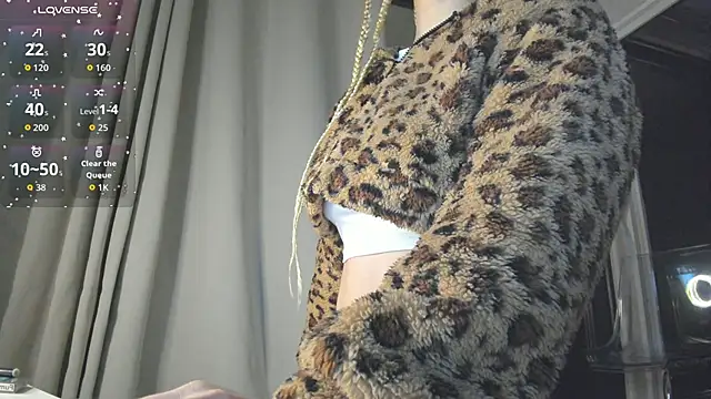 Snapshot of Ella_Vee chatting on October 21, 2:48 am Ella Vee online show from October 21, 2:48 am