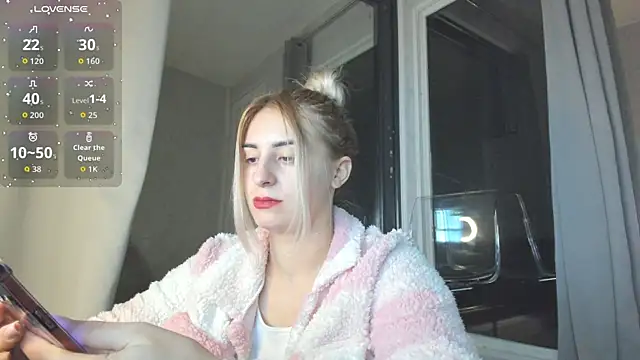 Snapshot of Ella_Vee chatting on October 14, 2:58 am Ella Vee online show from October 14, 2:58 am