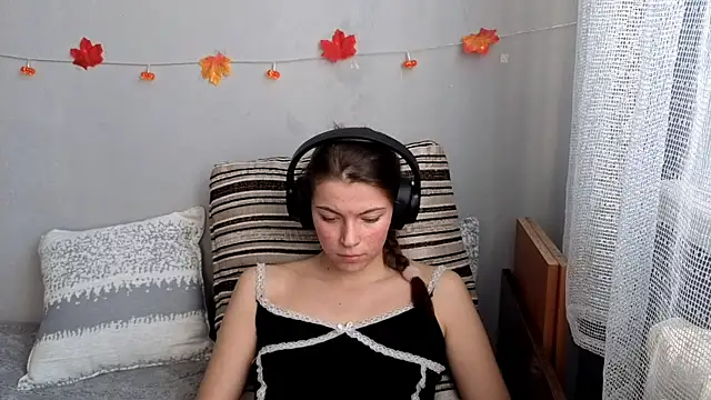 Snapshot of CutieAnny chatting on October 21, 5:00 am CutieAnny online show from October 21, 5:00 am