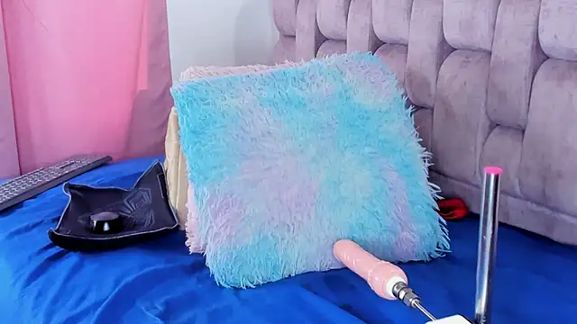 Alexa-Hunter online show from April 12, 10:01 pm