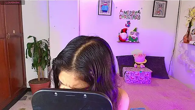 emycarver09 online show from December 5, 11:55 am