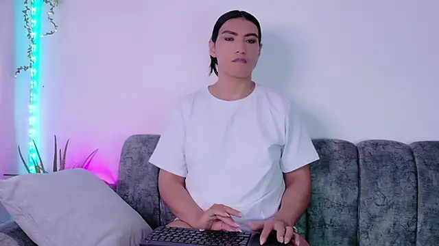 samiradoll online show from May 18, 4:07 am