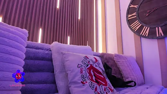 ArianaSantana online show from November 15, 12:50 pm