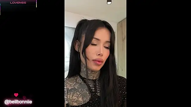 Snapshot of belllbonniie chatting on October 21, 5:50 pm belllbonniie online show from October 21, 5:50 pm