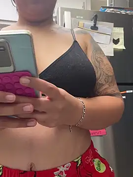 latina curvy22 online show from November 20, 10:11 pm