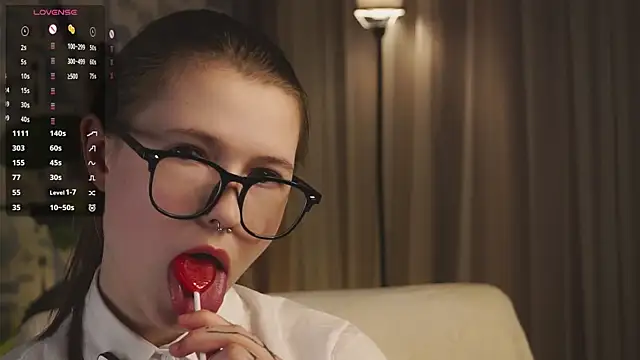 LynHillaire online show from April 3, 1:42 pm