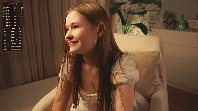 LynHillaire online show from April 1, 12:28 pm