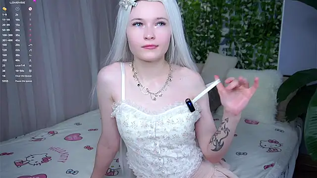 LynHillaire online show from March 6, 1:06 pm