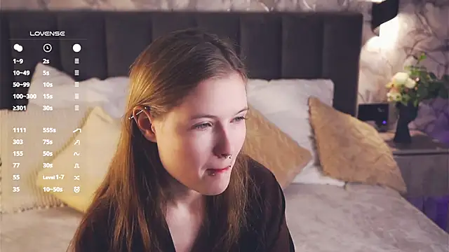 LynHillaire online show from April 19, 1:11 pm