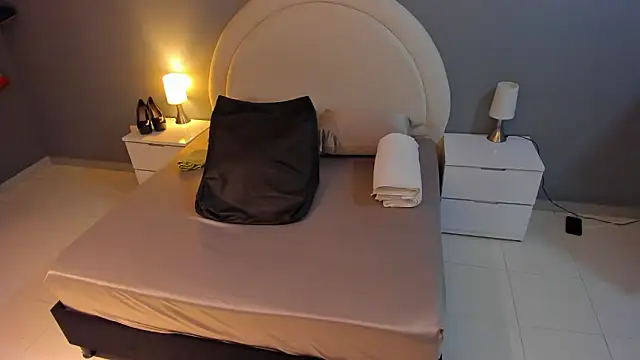 emilytowzen online show from March 8, 2:04 am