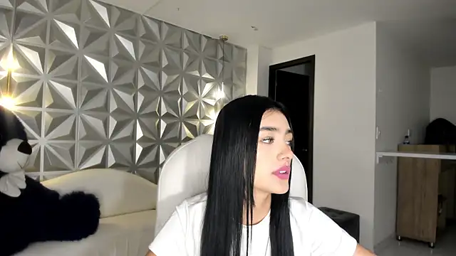 zoerouse  online show from December 15, 8:25 pm