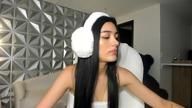 zoerouse  online show from January 8, 8:35 pm