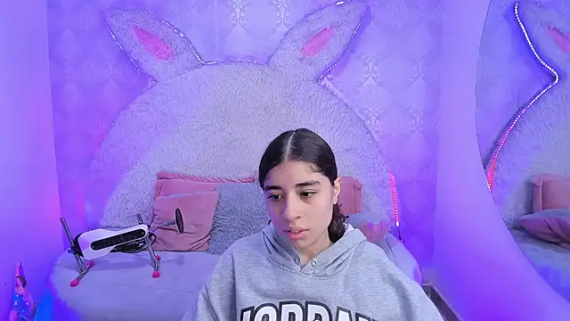 Gaby louse online show from April 11, 7:17 pm