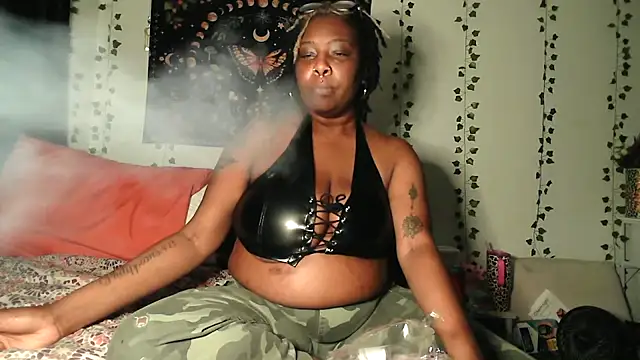 mistressnelle online show from July 3, 3:56 am