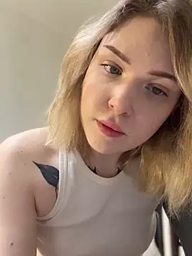 Snapshot of elliss_ chatting on October 24, 3:08 pm elliss  online show from October 24, 3:08 pm