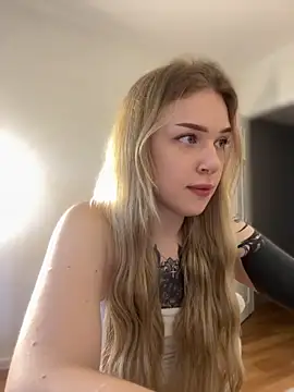 Snapshot of elliss_ chatting on September 9, 5:51 am elliss  online show from September 9, 5:51 am