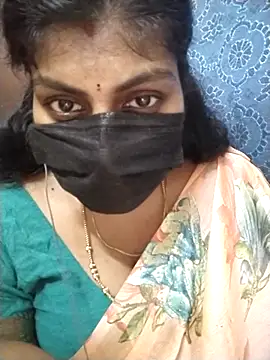 Snapshot of Nithiila chatting on October 27, 7:04 am Nithiila online show from October 27, 7:04 am