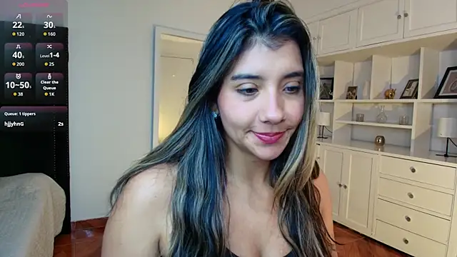 nina moen online show from December 15, 5:34 am