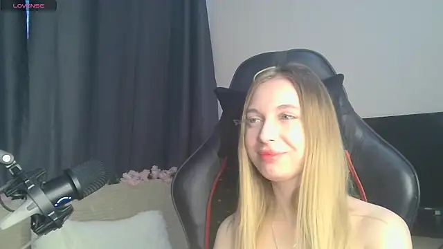 Snapshot of BabbbyFoxxx chatting on October 30, 4:37 am BabbbyFoxxx online show from October 30, 4:37 am