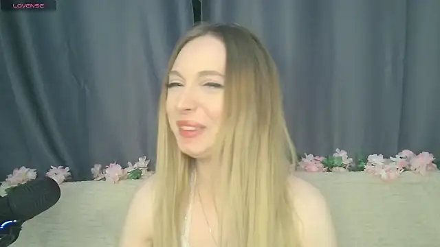 Snapshot of BabbbyFoxxx chatting on October 29, 1:43 am BabbbyFoxxx online show from October 29, 1:43 am