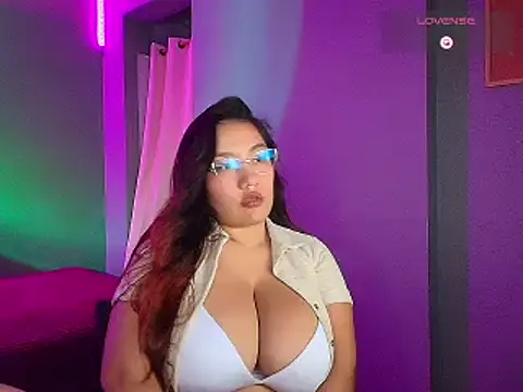 Snapshot of sophiejuicy_ chatting on October 11, 9:06 pm sophiejuicy  online show from October 11, 9:06 pm