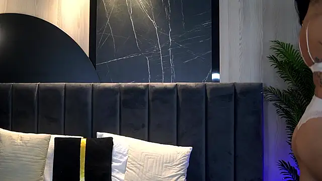 KylieKroftt online show from March 4, 8:37 pm