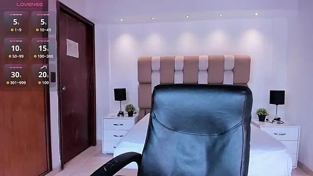 sofiapalacioss online show from April 10, 7:53 pm