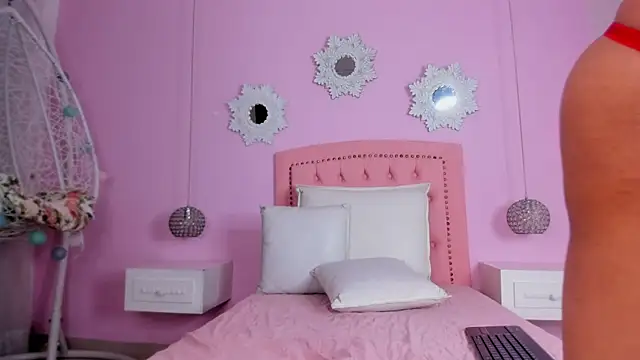 CannelaSmith online show from September 25, 7:45 pm