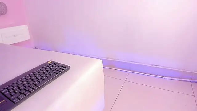 CannelaSmith online show from October 3, 8:14 pm