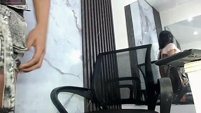 Penelopee Rouse online show from February 24, 8:29 pm