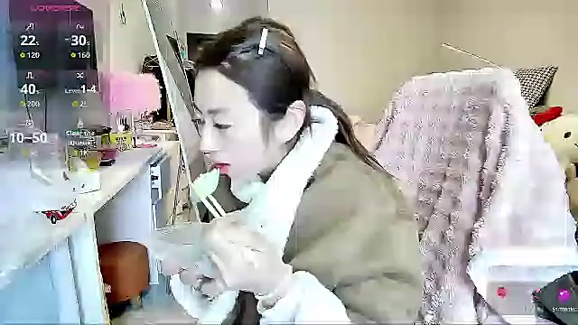 Snapshot of Diva_VVN chatting on October 23, 1:00 am Diva VVN online show from October 23, 1:00 am