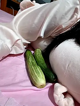 Yui-Linh online show from September 26, 3:59 am