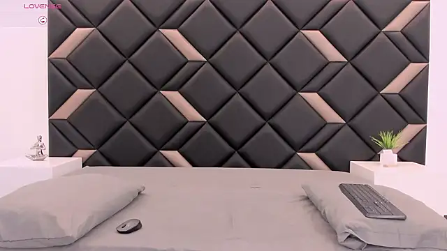 GeraldineSandoval online show from January 18, 1:07 pm