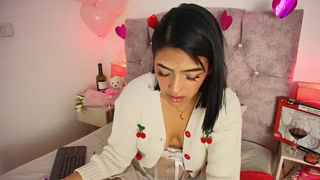 Dulce Bella  online show from February 15, 8:24 am