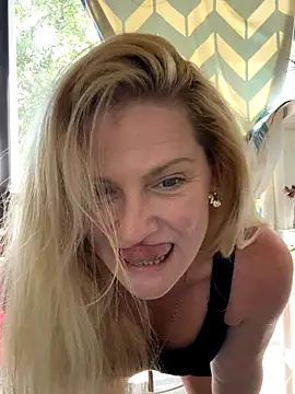 Goldenndoll online show from October 5, 5:07 pm