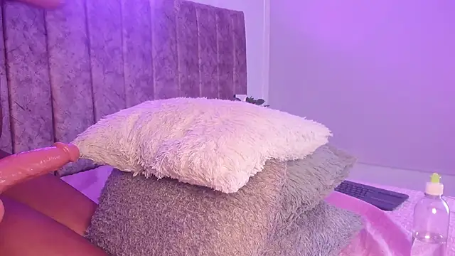 Ambeer fox  online show from March 14, 2:18 pm