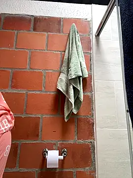 amberbakee online show from November 3, 3:27 pm