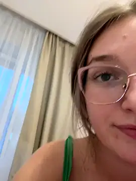 Snapshot of Bellatrisssaa chatting on September 22, 4:27 pm Bellatrisssaa online show from September 22, 4:27 pm