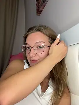 Snapshot of Bellatrisssaa chatting on September 16, 6:27 pm Bellatrisssaa online show from September 16, 6:27 pm