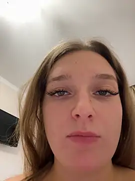 Snapshot of Bellatrisssaa chatting on October 7, 1:37 pm Bellatrisssaa online show from October 7, 1:37 pm