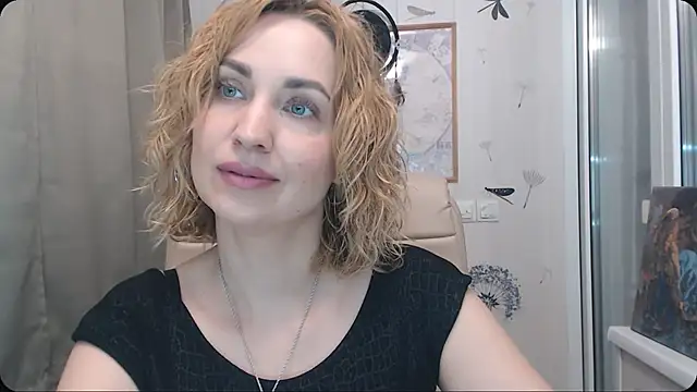 KatrinAlluring online show from November 24, 4:36 am