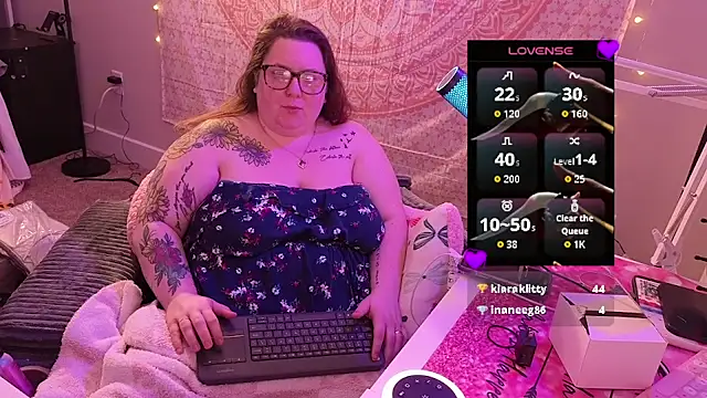 brookenicole3003 online show from April 15, 2:01 am