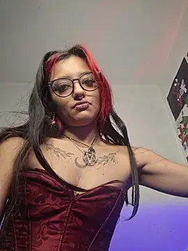 carolinerue online show from April 2, 11:51 am